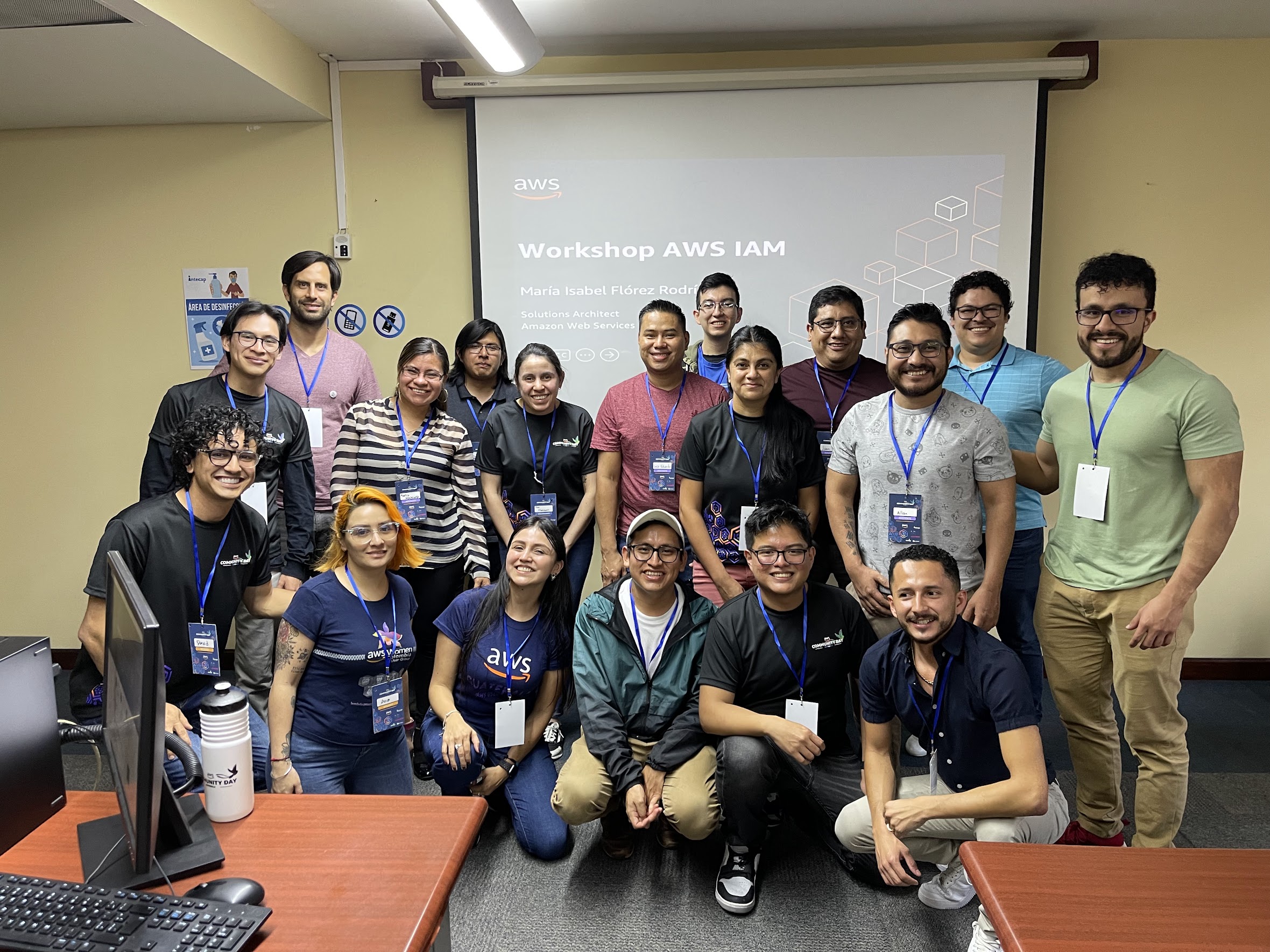 AWS Community Day Guatemala 2025 gallery 2
